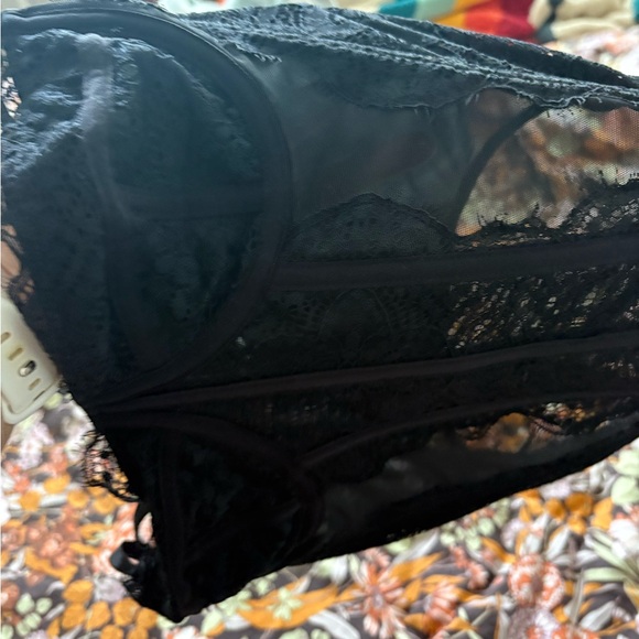 Black lace corset - Picture 1 of 2